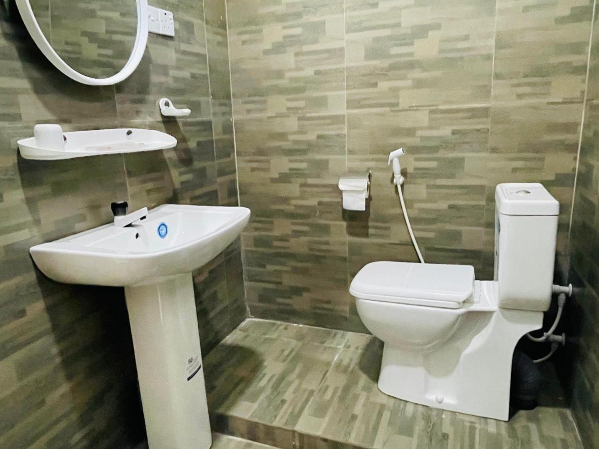 Ratnam Hotel ג'פנה מראה חיצוני תמונה